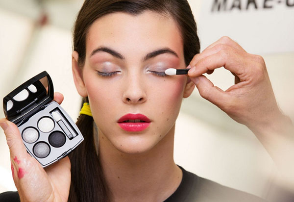 Trucco efficace l'8 marzo: Segreti di Chanel