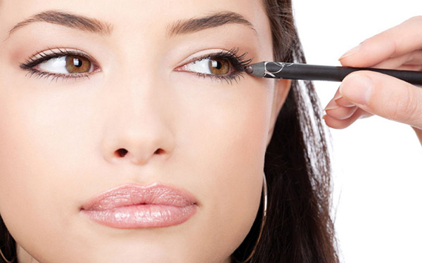 Trucco efficace per dieci minuti: trucco trucco Chanel