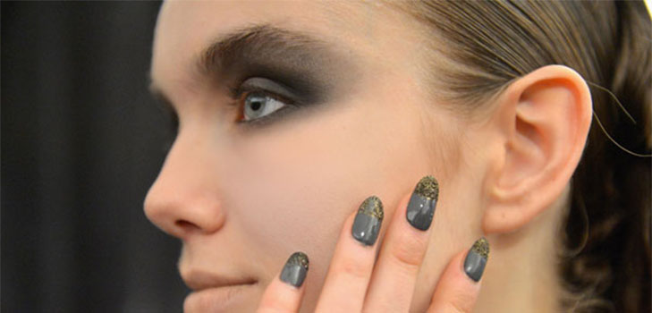 Glitter e pietre di Swarovski come tendenza della manicure invernale 2016-2017
