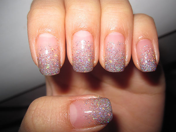 Glitter e pietre di Swarovski come tendenza della manicure invernale 2016-2017