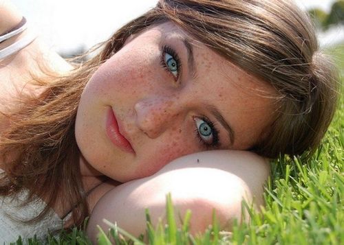 Come sbarazzarsi di freckles per sempre: significa provare a casa