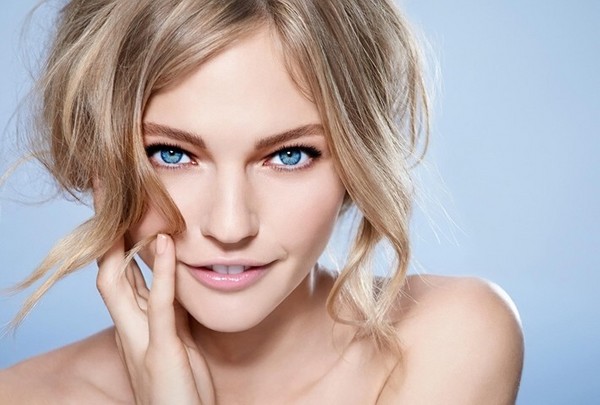 Come alleggerire i capelli: consigli per schiarire i capelli Come alleggerire i capelli: consigli per schiarire i capelli