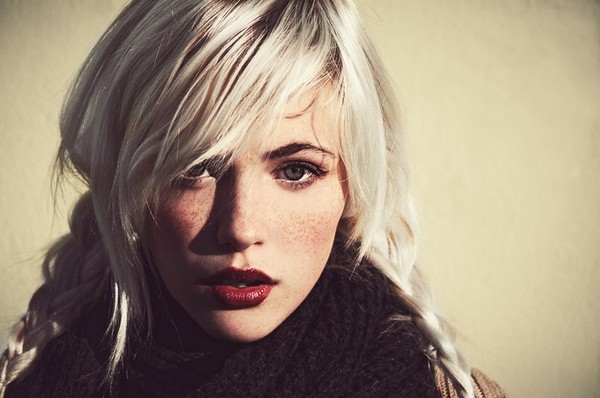 Come alleggerire i capelli: consigli per schiarire i capelli Come alleggerire i capelli: consigli per schiarire i capelli