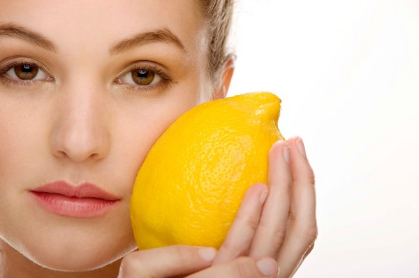 Come alleggerire i capelli: consigli per schiarire i capelli