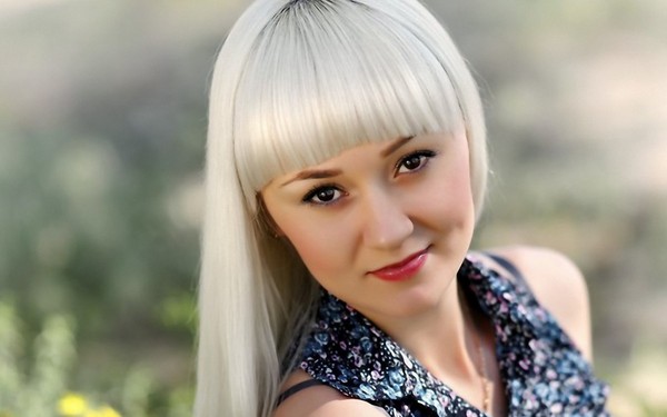 Come alleggerire i capelli: consigli per schiarire i capelli Come alleggerire i capelli: consigli per schiarire i capelli