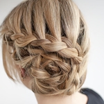 Come fare un'acconciatura da sera per capelli di media lunghezza