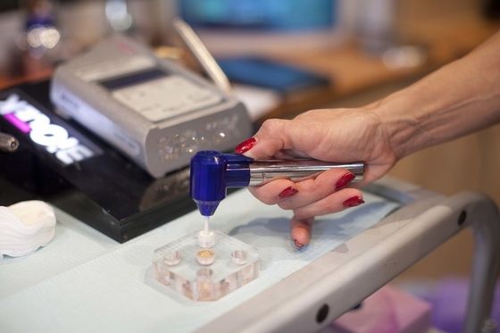 Trucco permanente per nascondere i lividi sotto gli occhi