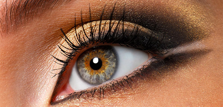 Mascara e una collezione di prodotti per un trucco perfetto. Tendenze di trucco Autunno-Inverno 2016