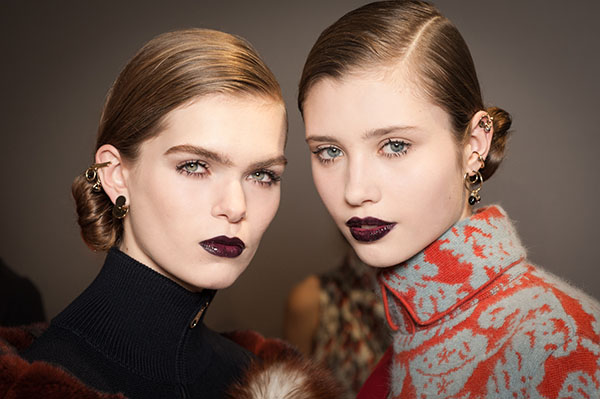 Mascara e una collezione di prodotti per un trucco perfetto. Tendenze di trucco Autunno-Inverno 2016