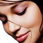 Trucco dell'occhio: aprire le frecce davanti agli occhi Trucco dell'occhio: aprire le frecce davanti agli occhi
