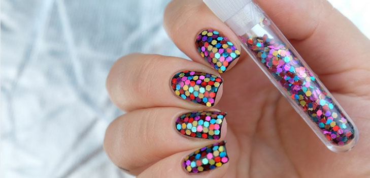 Manicure con glitter - estate trend-2016