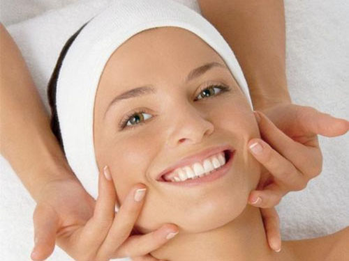 Massaggiare con lattine sotto vuoto dalla cellulite: liberati della cellulite da solo