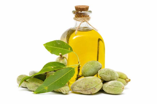 Olio di mandorle per il viso