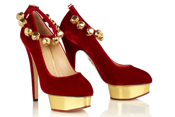 Scarpe del nuovo anno alla moda 2014, foto