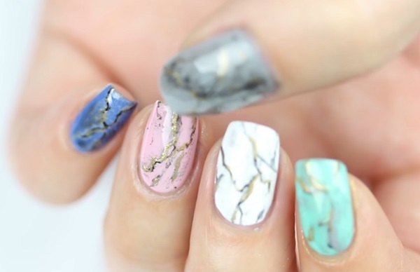 Manicure in marmo con gel-vernice