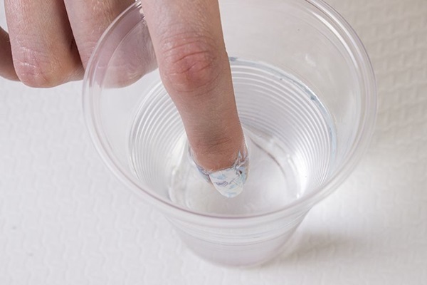 Manicure in marmo con gel-vernice