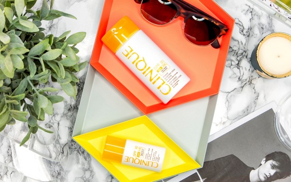 Protezione invisibile: agenti abbronzanti Clinique Mineral Sunscreen
