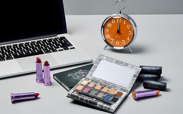 Niente di più superfluo: una raccolta universale di trucco Urban Decay Nocturnal 2017