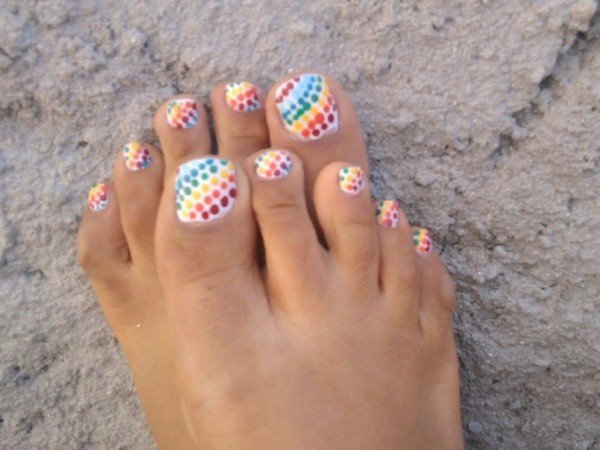 Nail design alla moda sulle gambe: foto e video
