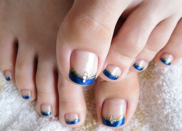 Nail design alla moda sulle gambe: foto e video