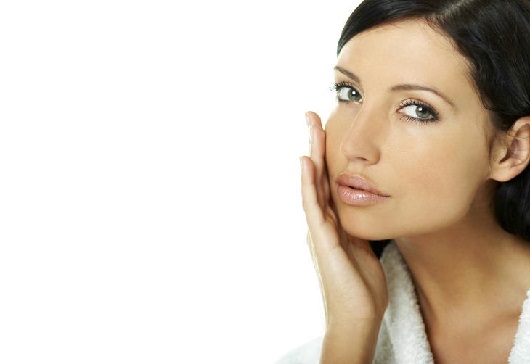 Perché è così importante scegliere la crema giusta per la pelle grassa e cosa dovresti sapere quando scegli?
