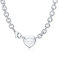 Abbigliamento festivo per San Valentino Abbigliamento festivo per San Valentino