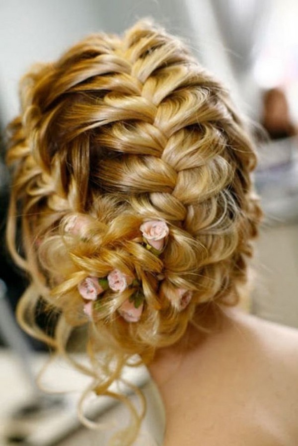 Treccia a treccia su capelli medi con una foto