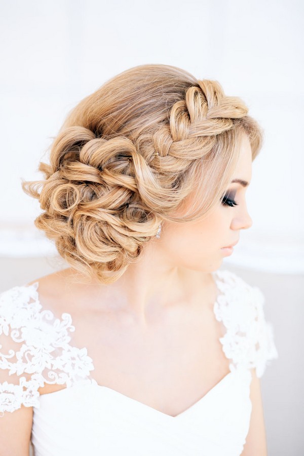 Treccia a treccia su capelli medi con una foto