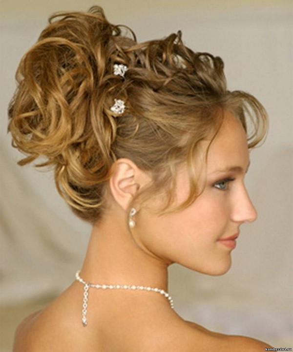 Acconciature alla moda e acconciature per capelli medi nel 2016