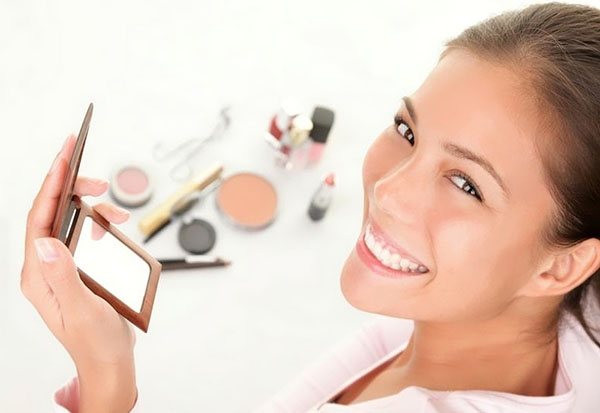 La tecnica del trucco corretto: quattro regole degli artisti make-up
