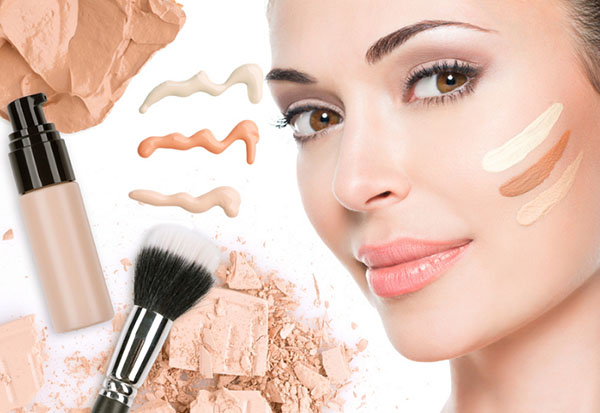 La tecnica del trucco corretto: quattro regole degli artisti make-up