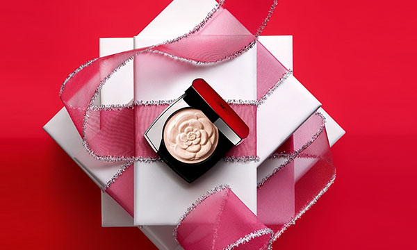 Magnifico trio: novità Chanel per un brillante trucco