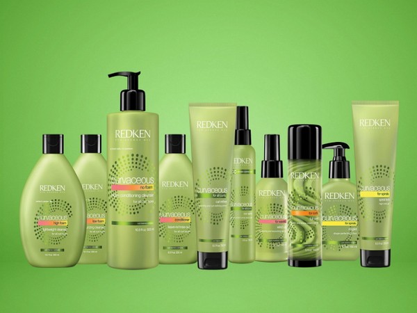 Rivoluzione ondulata: nuovi elementi per ringlets riccioli Redken Curvaceous
