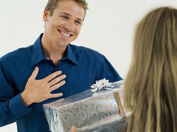 Come insegnare al marito a regalare doni: 6 suggerimenti per uno psicologo