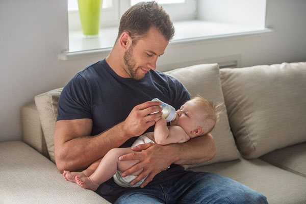 Come aiutare tuo marito a diventare un padre ideale? Ci sono idee!