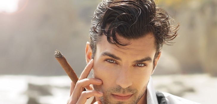 Come si comporta un uomo se gli piace una donna, ma la nasconde