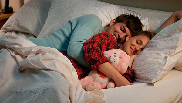 Dormire in coppia: Determinare la postura in un sogno, come l'uomo ti tratta