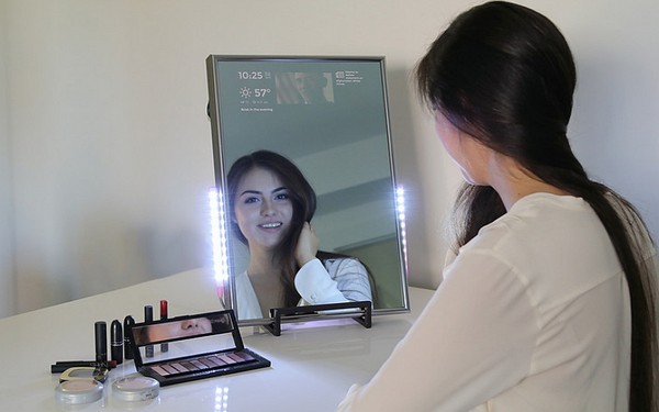 Più che una riflessione: uno specchio intelligente Perseus Mirrors
