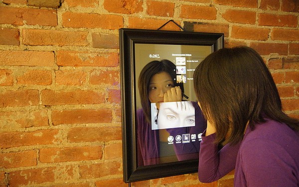 Più che una riflessione: uno specchio intelligente Perseus Mirrors