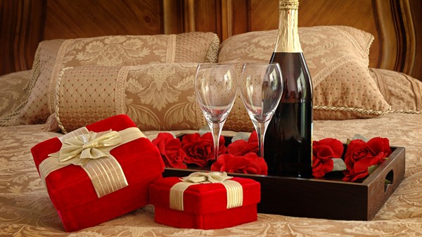 San Valentino 2016: regali originali e i migliori saluti in versi