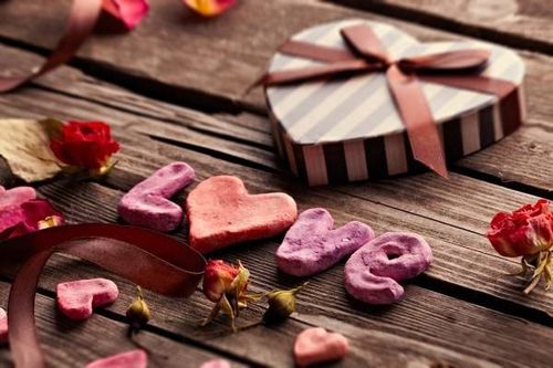 Che cosa dare per San Valentino a sua moglie? Regalo originale per sua moglie in San Valentino