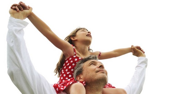 Festa del papà 2016: congratulazioni da parte di sua moglie e sua figlia
