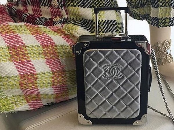 La strada chiama: la valigia frizione Trolley Minaudiere di Chanel