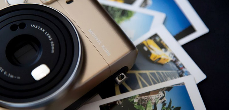 Macchina fotografica: Michael Kors X Fijifilm Instax Mini 70