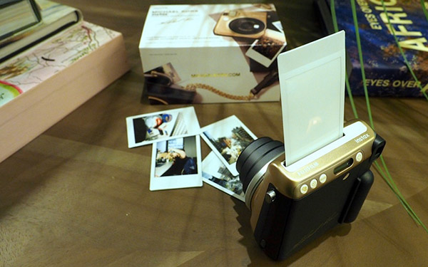 Macchina fotografica: Michael Kors X Fijifilm Instax Mini 70