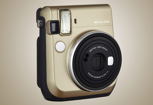 Macchina fotografica: Michael Kors X Fijifilm Instax Mini 70