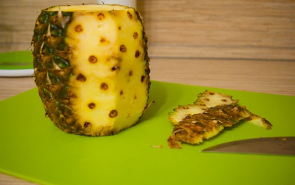 Come tagliare un ananas correttamente e splendidamente