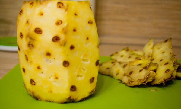 Come tagliare un ananas correttamente e splendidamente