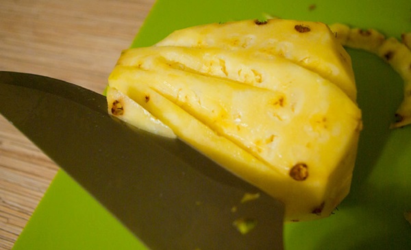 Come tagliare un ananas correttamente e splendidamente