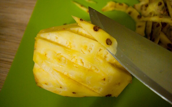 Come tagliare un ananas correttamente e splendidamente